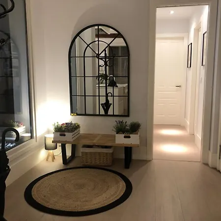 Luxury In The Heart Of Apartment *