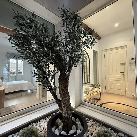 Luxury In The Heart Of Apartment *